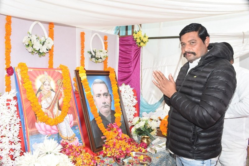 श्रद्धांजलि अर्पित